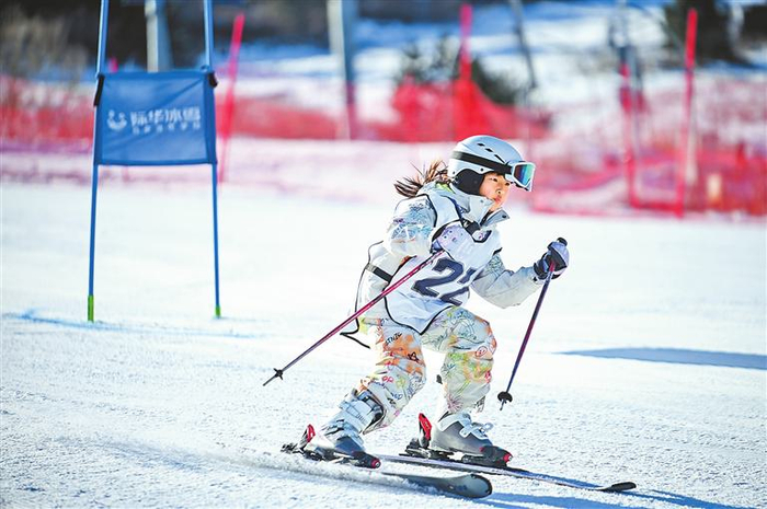 河南滑雪少年嵩顶“阅兵”|河南省|滑雪锦标赛|锦标赛|高山滑雪|单板滑雪_新浪体育_新浪新闻